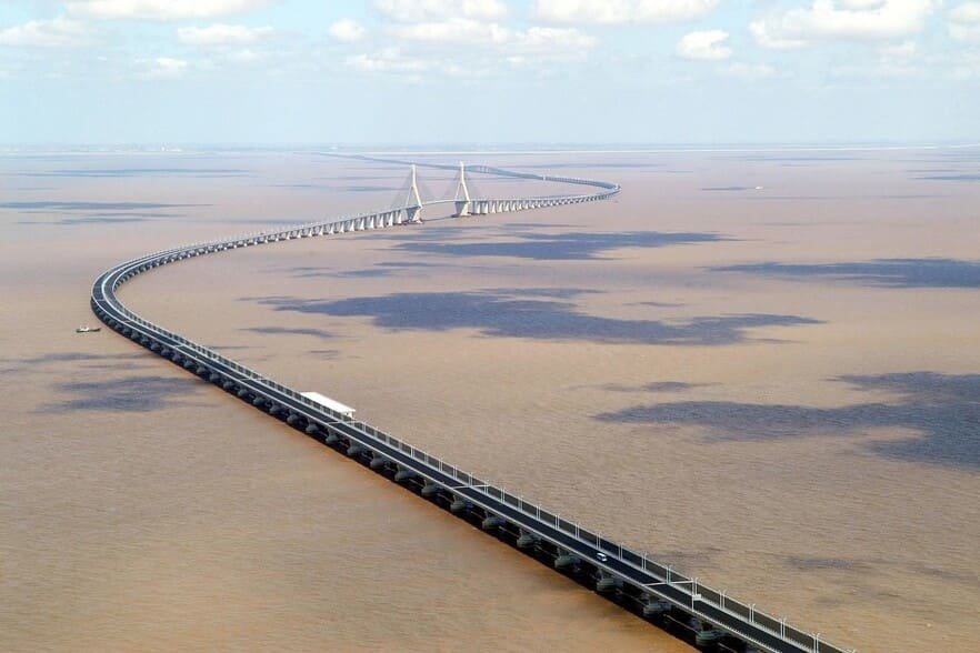 Danyang–Kunshan Grand Bridge spans 102.4 miles Scandalously Flat